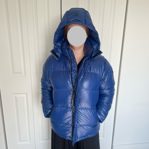 Women’s Puffer aritzia the super puff medium with down insulation - Picture 2 of 9